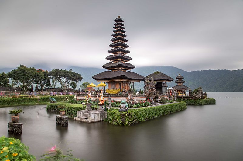 Pura Bratan Bali -източник  Wikipedia